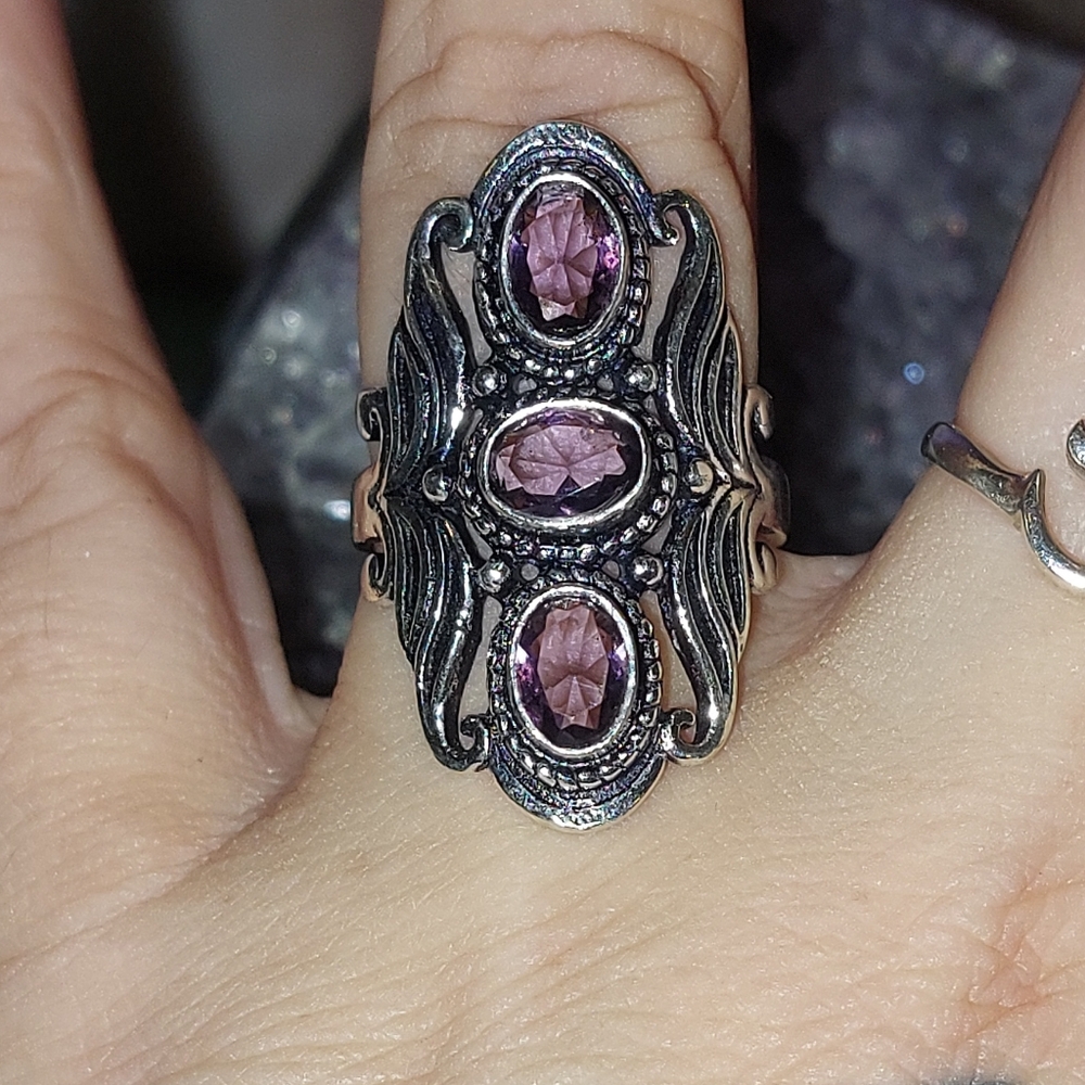 Triple Stone Amethyst Vintage Style Ring Size 8 - Picture 3 of 7